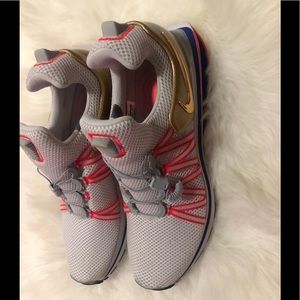 New Nike Men’s size 9.5 sneakers